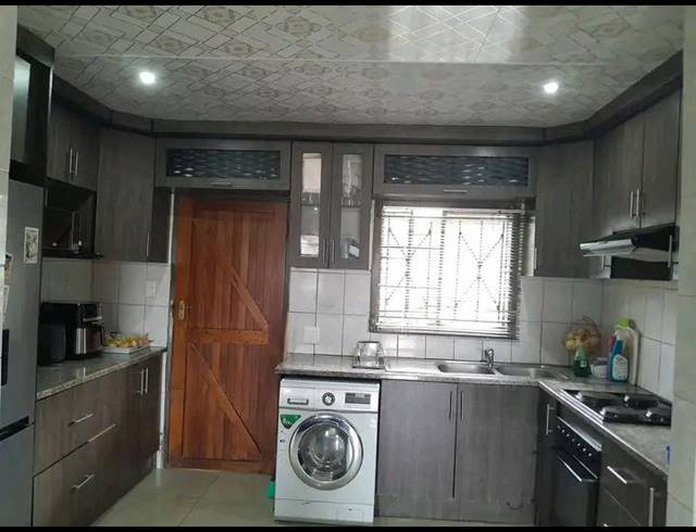 3 BEDROOM HOUSE FOR SALE IN ROSSLYN